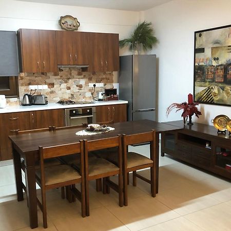 Diamond Stone Wooden Guest House Chandria Extérieur photo